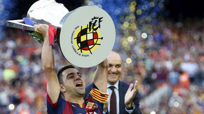 Xavi Terkejut Alves Pilih Bertahan di Barca