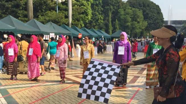 800 Perempuan Jalan Cepat Kenakan Kebaya, Pecahkan Rekor MURI