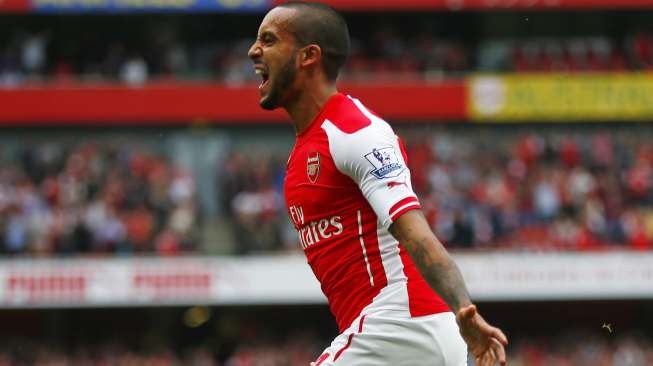 Walcott Hat-trick, Arsenal Berpesta di Laga Penutup