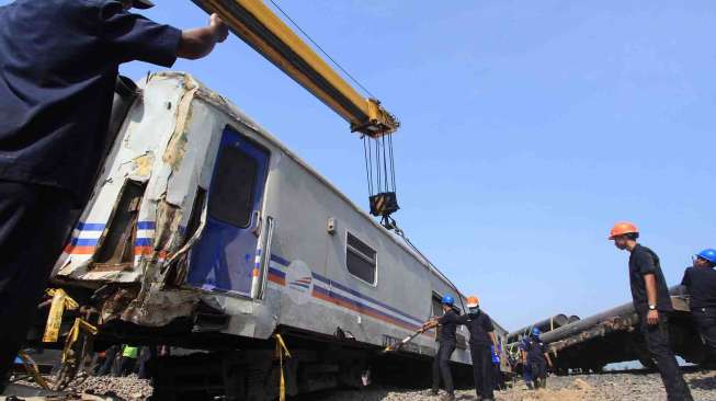 Pasca terjadinya kecelakaan tersebut PT. KAI baru membuka satu dari empat jalur yang bisa dilalui kereta dari arah Jakarta - Jawa Tengah.