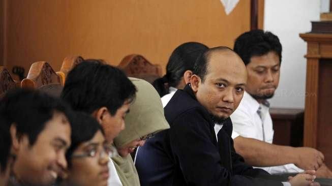 Sidang ditunda hingga Jumat mendatang karena pihak tergugat tidak hadir.