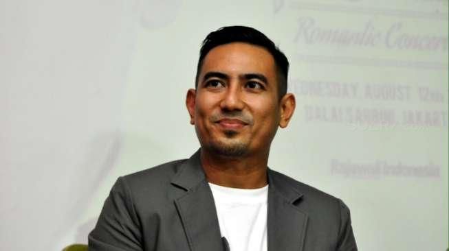 Rio Febrian saat jumpa pers konser tunggalnya bertajuk Love 15 Rio Febrian: Romantic Concert di Jakarta Selatan, Selasa (26/5/2015)