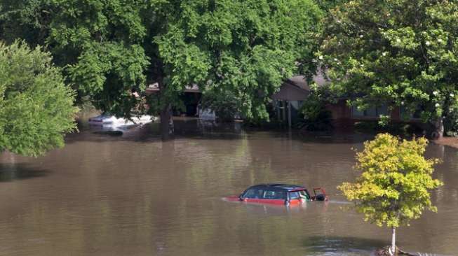 Banjir Besar di Texas, 16 Orang Tewas, Peti Terangkat dari Makam