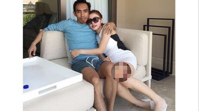 Suami Bella Sophie Tetap Tinggal dengan Istri Pertama