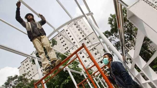  Sejumlah JPO di Jakarta mulai direnovasi karena sebelumnya banyak yang berlubang hingga membahayakan pejalan kaki.