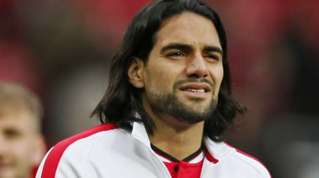 Mourinho Minta Saran Dua Bek Ini Sebelum Gaet Falcao