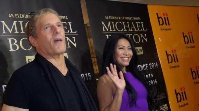 Anggun Hanya Muncul Sekali di Konser Michael Bolton