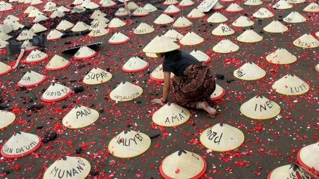 Mereka menolak rencana pembangunan Pembangkit Listrik Tenaga Uap di Batang.