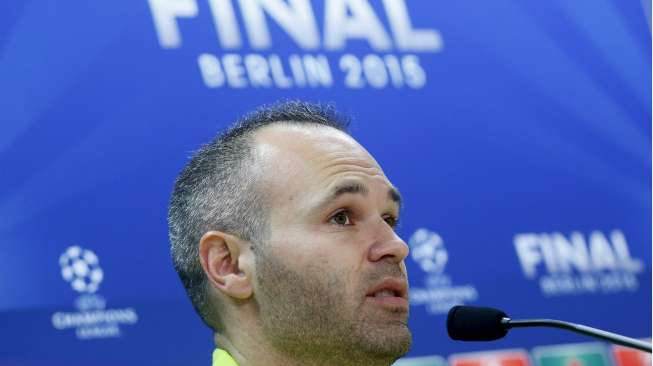 Iniesta: Pirlo Hebat, Tapi Xavi Nomor Satu