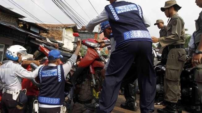 Jakarta 'Untung' Rp4,3 Miiar dari Derek Mobil Parkir Liar