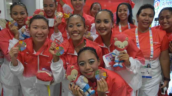 Tim renang Indah Indonesia berhasil meraih angka 70.0333 sehingga berhak atas medali perunggu.