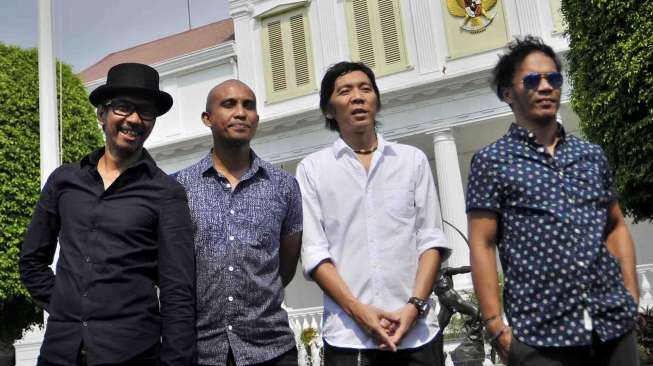 Slank Ikut Gunting Rambut Gembel di Dieng