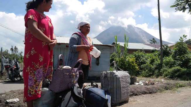 Angin Terbangkan Abu Sinabung ke Medan dan Sekitarnya