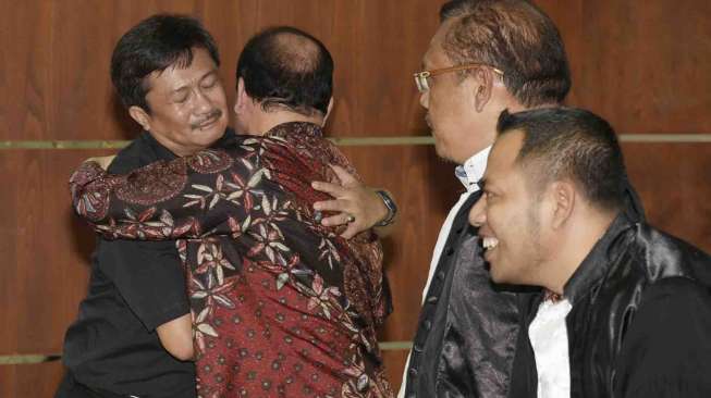 Rudi mengungkap pemberian uang ke Komisi VII DPR terkait pembahasan APBN-P 2013 Kementerian ESDM.