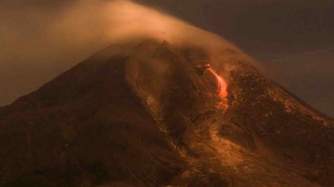 Guguran Lava Gunung Sinabng