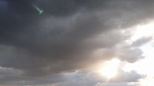 Fotografer Belanda Potret UFO Mirip Ubur-ubur