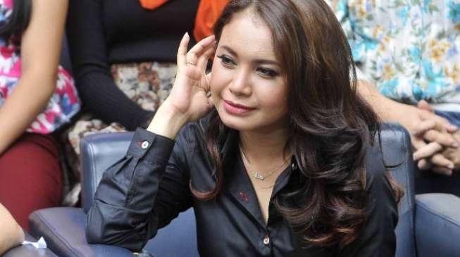 Rossa Minta Maaf Karena Lupa Lirik Lagu Melly Goeslaw