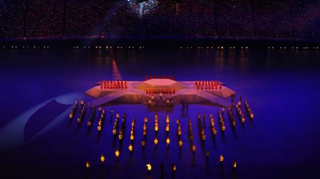 Upacara pembukaan SEA Games 2015, dihelat hari Jumat (5/6/2015) di National Stadium, Singapura. Pembukaan pesta olah raga se-Asia Tenggara itu diramaikan pesta kembang api. [Reuters/Singapore SEA Games Organising Comittee]