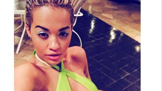 Rita Ora Tampil di Depan Presiden Jokowi