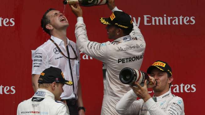 Pebalap Mercedes asal Inggris, Lewis Hamilton menjuarai GP Kanada, (7/6). [Reuters/Chris Wattie]