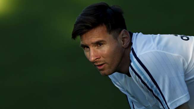 Pemain Argentina striker Lionel Messi saat mengikuti sesi latihan di La Serena. Reuters/Marcos Brindicci