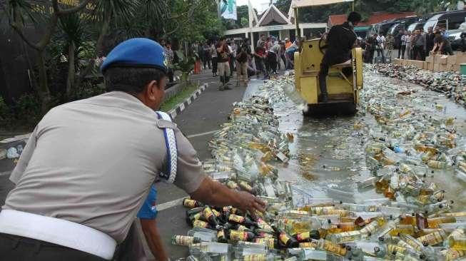 Polres Selatan Musnahkan Miras