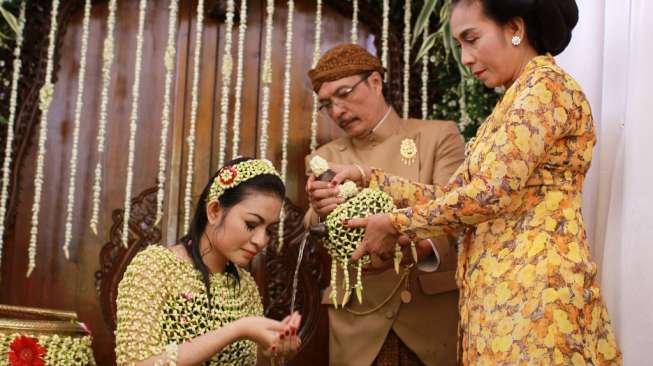 Bukan Pejabat Tinggi, Siapa Saksi Nikah Gibran dan Selvi Ananda?