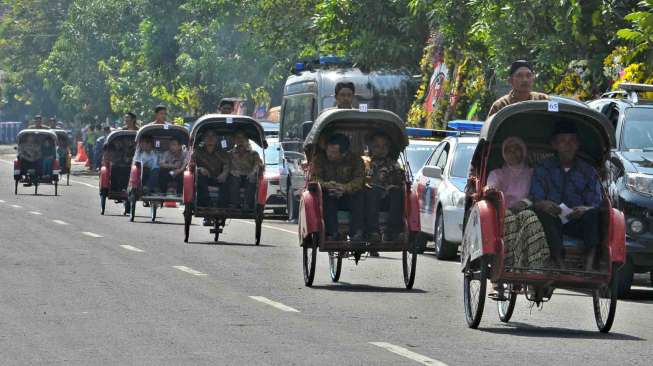 Becak Pengantar Tamu Gibran-Selvi