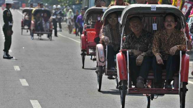 Becak Pengantar Tamu Gibran-Selvi