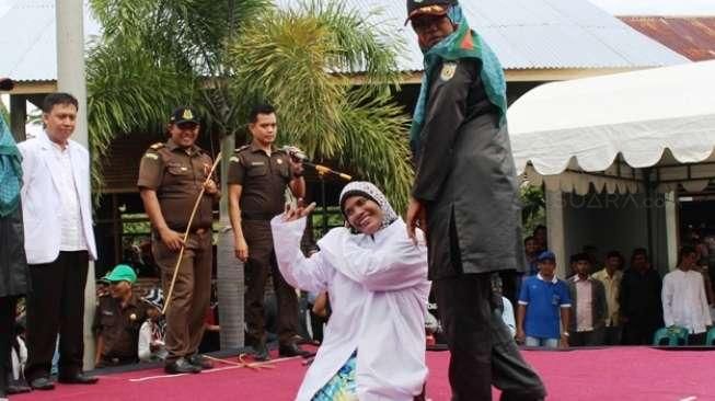 Keluar Malam Tanpa "Muhrim", Perempuan Ditangkap Polisi Syariat