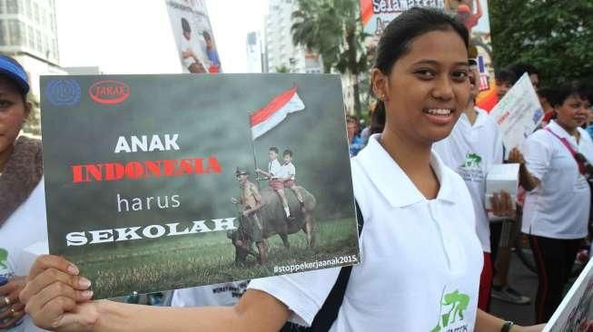 Aksi menentang eksploitasi anak di bawah umur sebagai pekerja di CFD, Jakarta, (14/6). (Suara.com/Oke Atmaja)