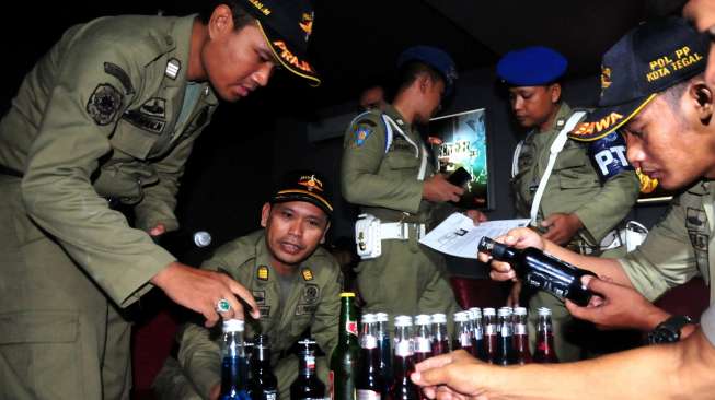 Satpol PP Bekasi Razia Tempat Hiburan Malam Selama Ramadan