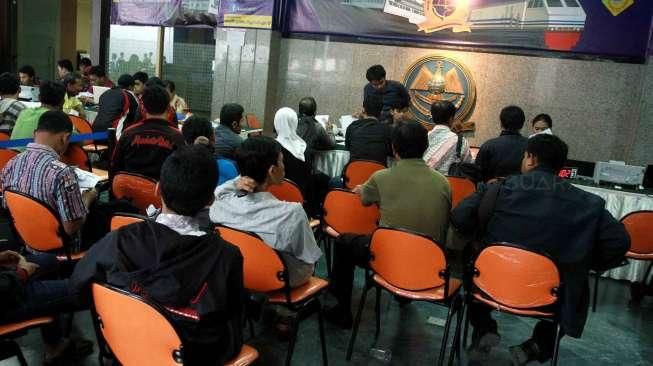 Calon pemudik mendaftarkan dirinya di program Mudik Gratis 2015 di Kementerian Perhubungan (Kemenhub), Jakarta, Selasa (16/6), [Suara.com/Oke Atmaja]