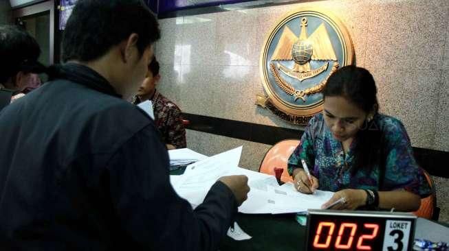 Calon pemudik mendaftarkan dirinya di program Mudik Gratis 2015 di Kementerian Perhubungan (Kemenhub), Jakarta, Selasa (16/6), [Suara.com/Oke Atmaja]