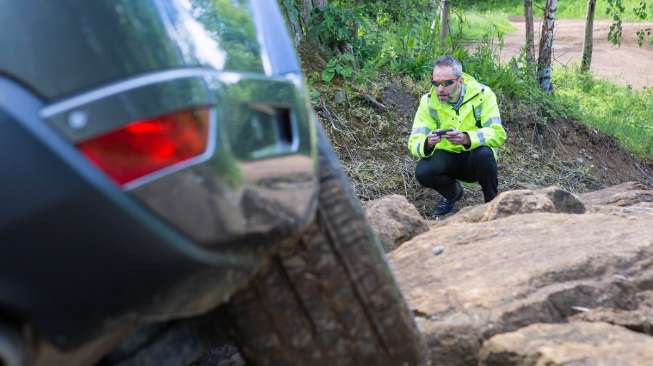 Jaguar Land Rover Ciptakan Mobil Berpintu Otomatis untuk Kaum Disabilitas