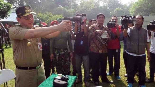 Ahok Latihan Nembak di Kopassus