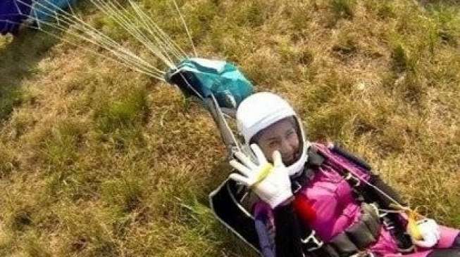 Tragis, Aktris Korea Ini Tewas saat "Skydiving"