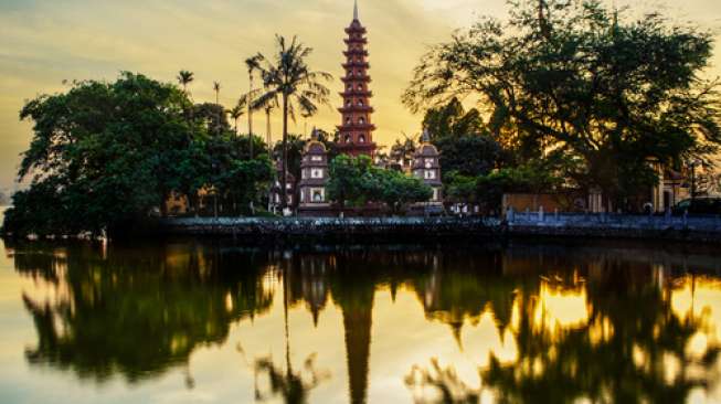 Pagoda Tran Quoc, destinasi wisata terkenal di Hanoi, Vietnam. (Shutterstock)
