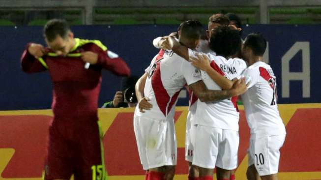 Peru Menang, Persaingan Grup C Semakin Ketat