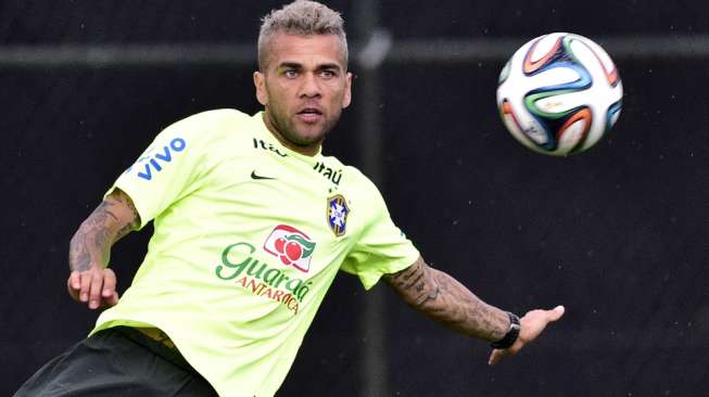 Soal Kartu Merah,  Ini Nasihat Dani Alves buat Neymar