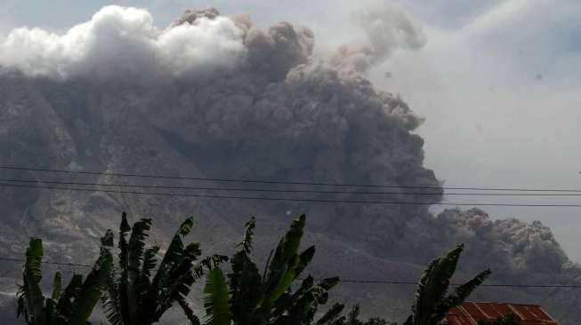 Sinabung Terus Bergejolak