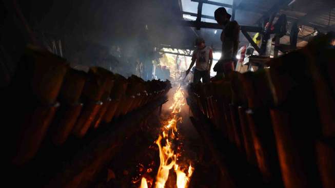 Pelaku usaha lemang meningkatkan produksi hingga 500 buah per hari pada bulan puasa atau meningat lebih dari 300 persen.