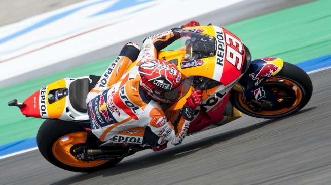 Pebalap Honda Marc Marquez beraksi di sesi kualifikasi MotoGP Belanda di Assen (26/6). Reuters/Ronald Fleurbaaij