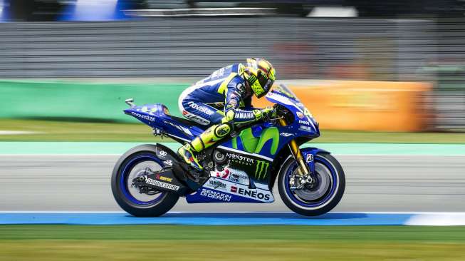 Pebalap Yamaha Valentino Rossi meraih pole position di MotoGP Belanda. Reuters/Michael Kooren