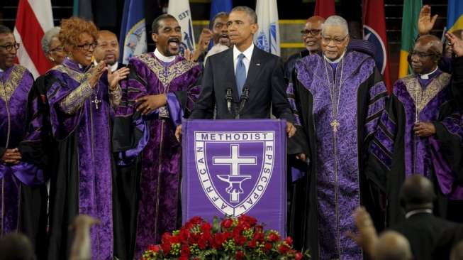 Obama Nyanyikan "Amazing Grace" di Pemakaman Korban Penembakan