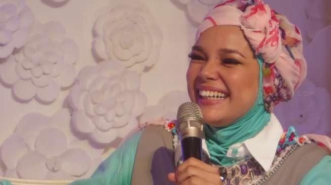 Pilih Tenang, Dewi Sandra Tulis Pesan Bijak Usai Diserang Komentar Jahat Netizen karena Disangka Sandra Dewi