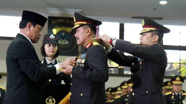 Tanda kehormatan tersebut diberikan kepada anggota kepolisian yang dinilai telah berjasa dalam pengabdiannya tanpa cacat.