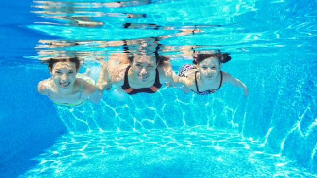 Ilustrasi berenang. (Shutterstock)
