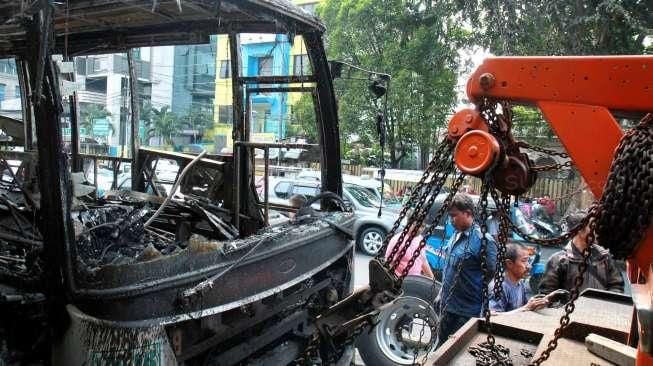 Bus Transjakarta Terbakar Kemungkinan Karena Korsleting Listrik