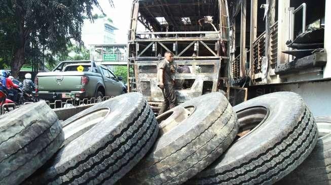 Transjakarta yang Terbakar di Rawa Buaya dalam Keadaan Rusak